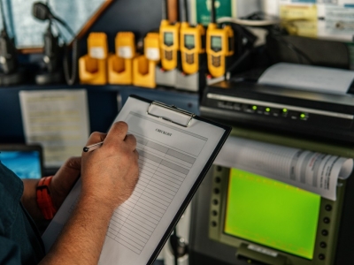 Comprendere le basi dell'elettricità marina